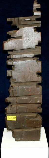 &quot;Stele I&quot; 1965 Abachi-Holz, Beize, Firnis 78/14/20 mit Sockel 260,- 